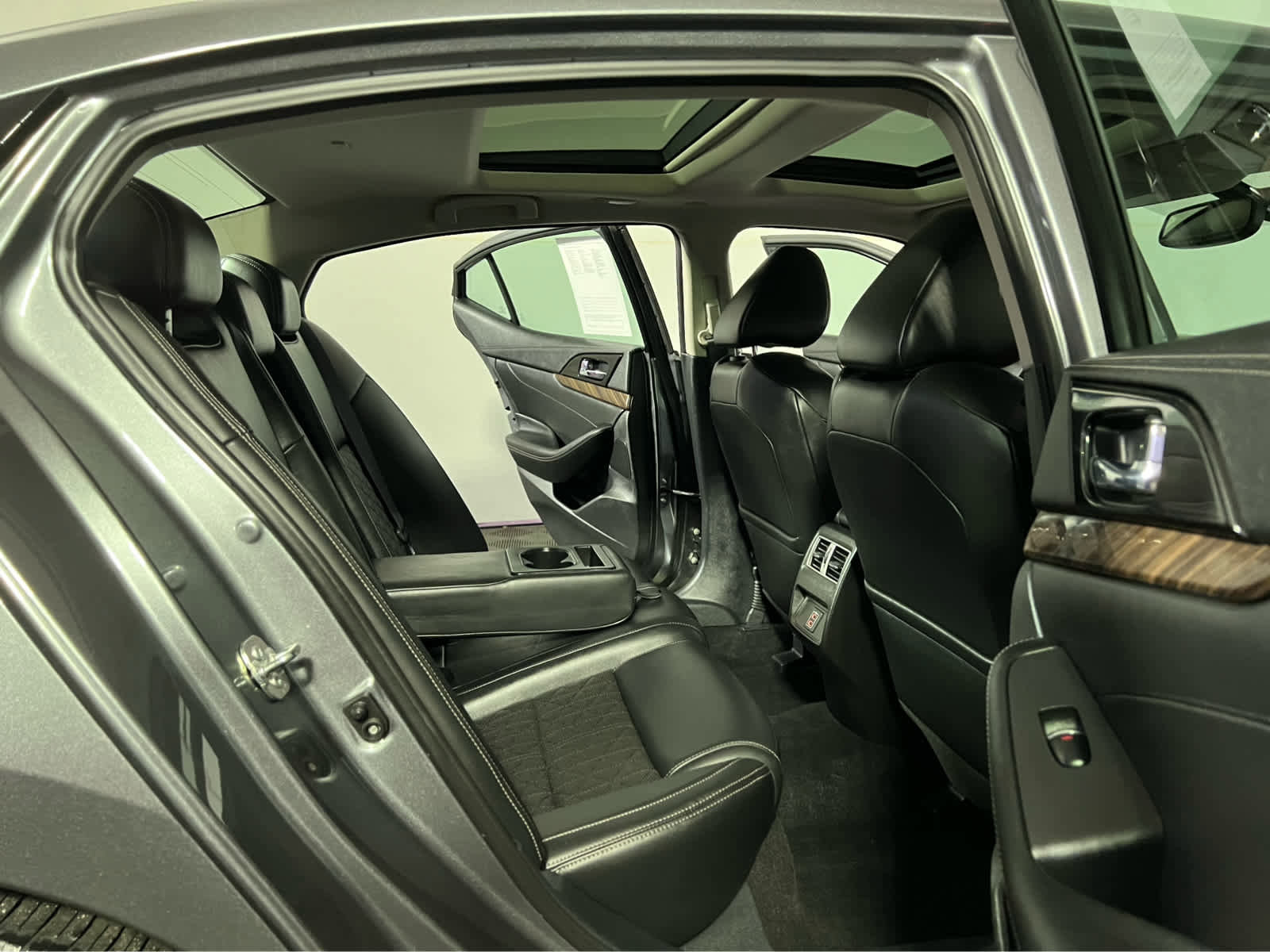 Used 2018 Nissan Maxima Platinum image 27