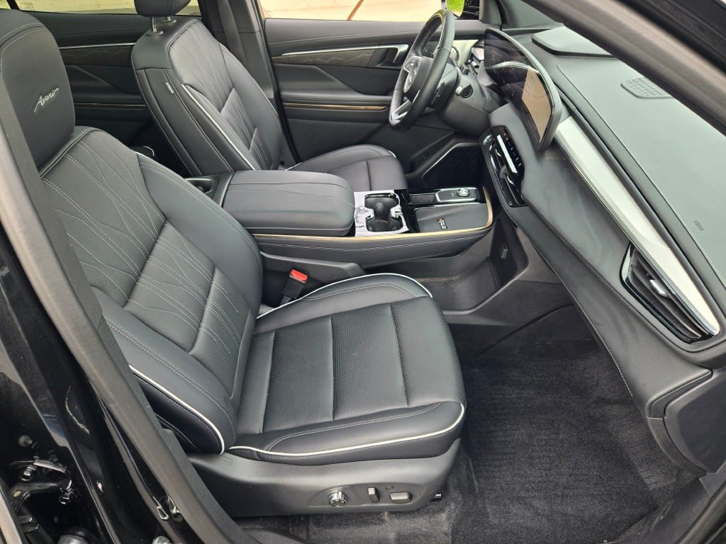 Used 2026 Buick Enclave Avenir w/ Super Cruise Package AWD/4WD image 6