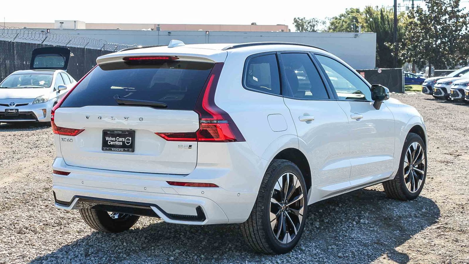 New 2026 Volvo XC60 B5 Plus w/ Climate Package PRO AWD/4WD image 6