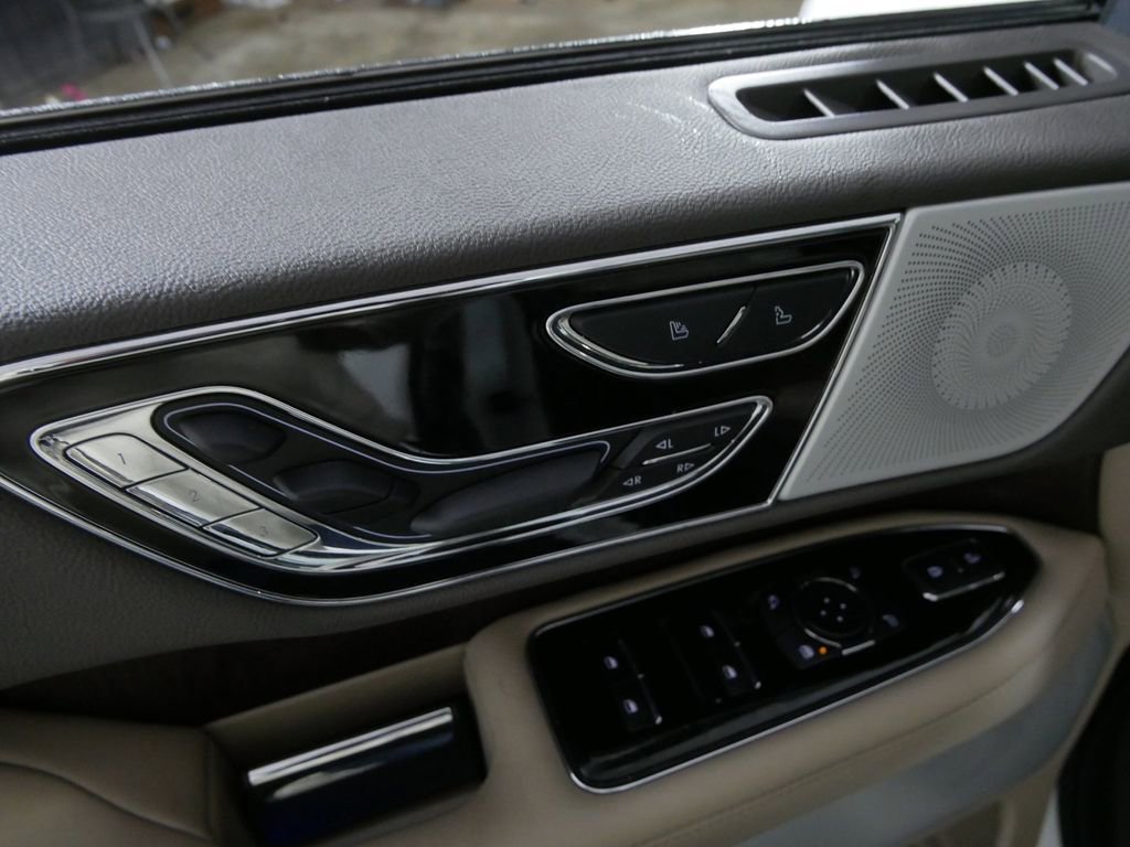 Used 2023 Lincoln Navigator Reserve image 13