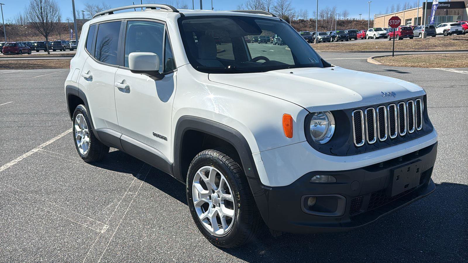 Used 2015 Jeep Renegade Latitude w/ Cold Weather Group image 1