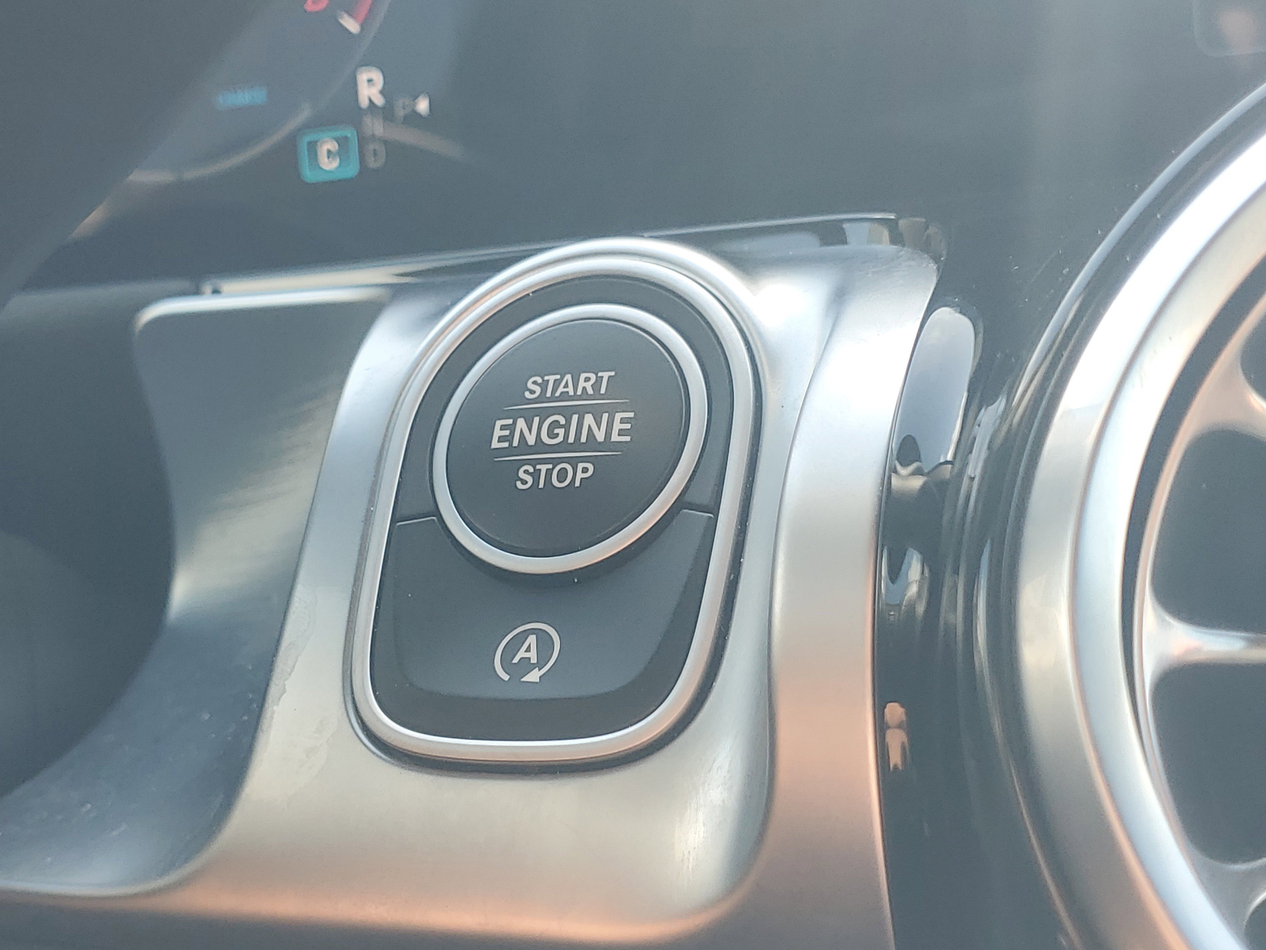 Used 2025 Mercedes-Benz GLB 250 4MATIC image 31