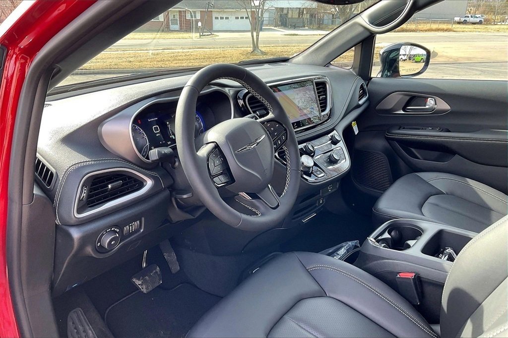 New 2026 Chrysler Pacifica Select image 6