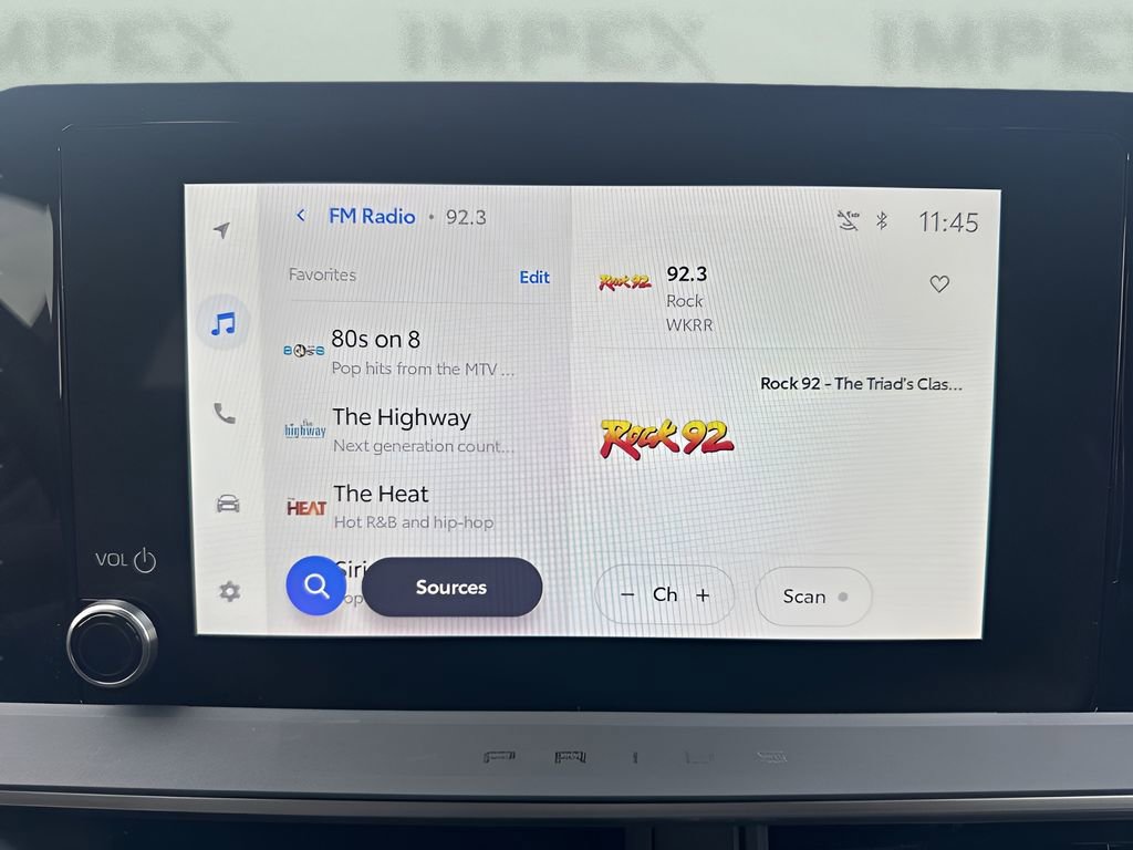 Used 2025 Toyota Prius XLE image 17