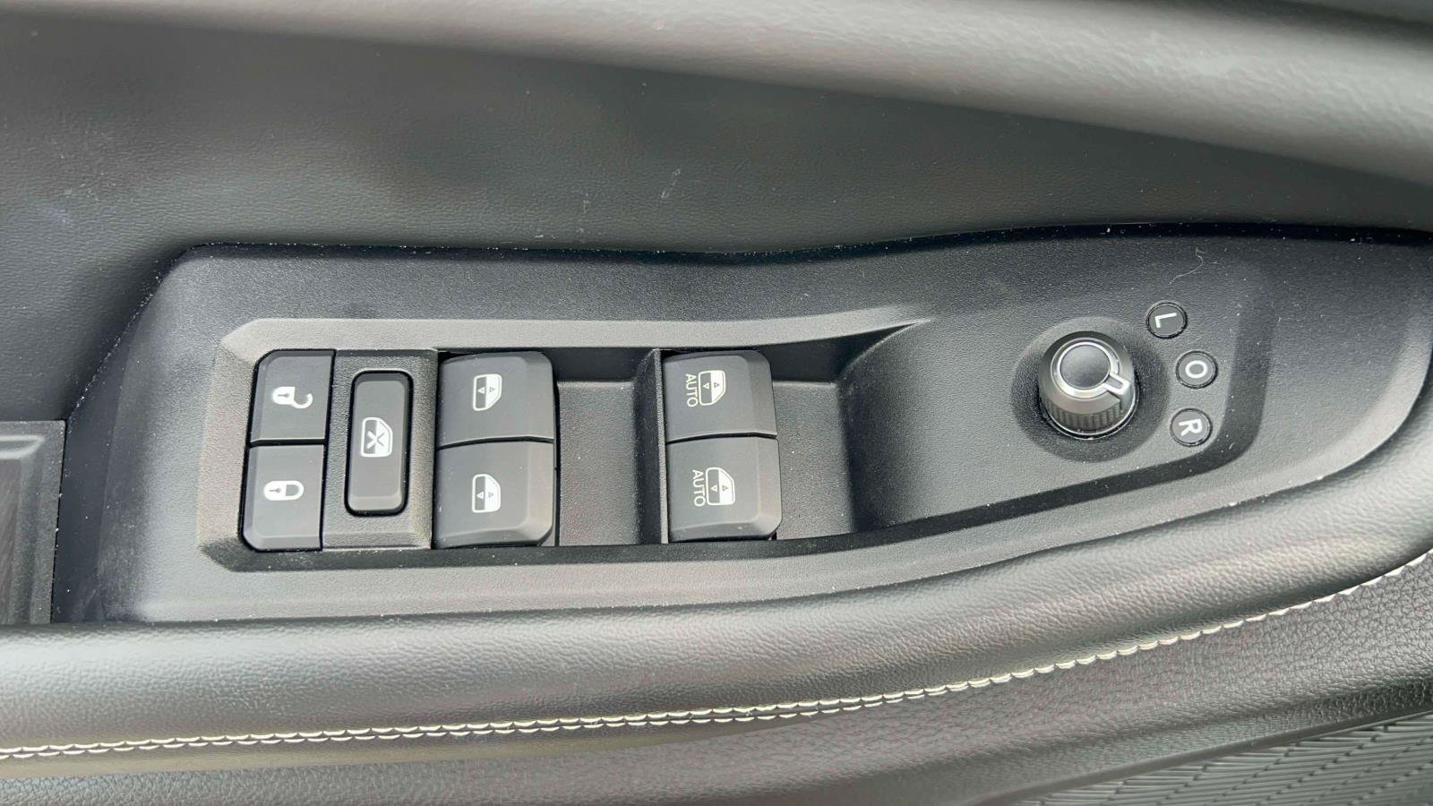Used 2023 Jeep Grand Cherokee L Altitude AWD/4WD image 26
