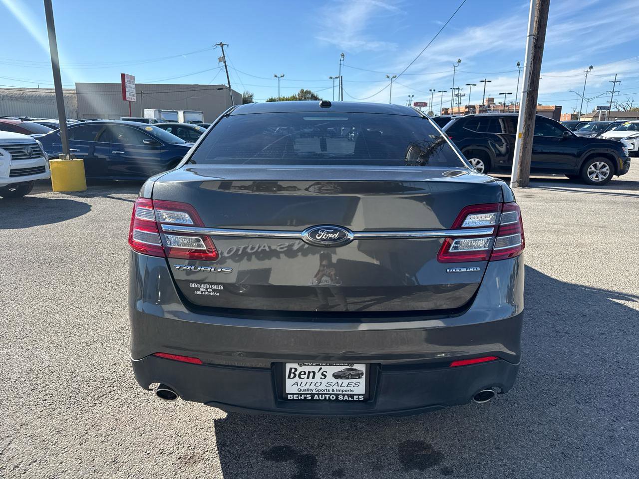 Used 2017 Ford Taurus SE FWD image 7