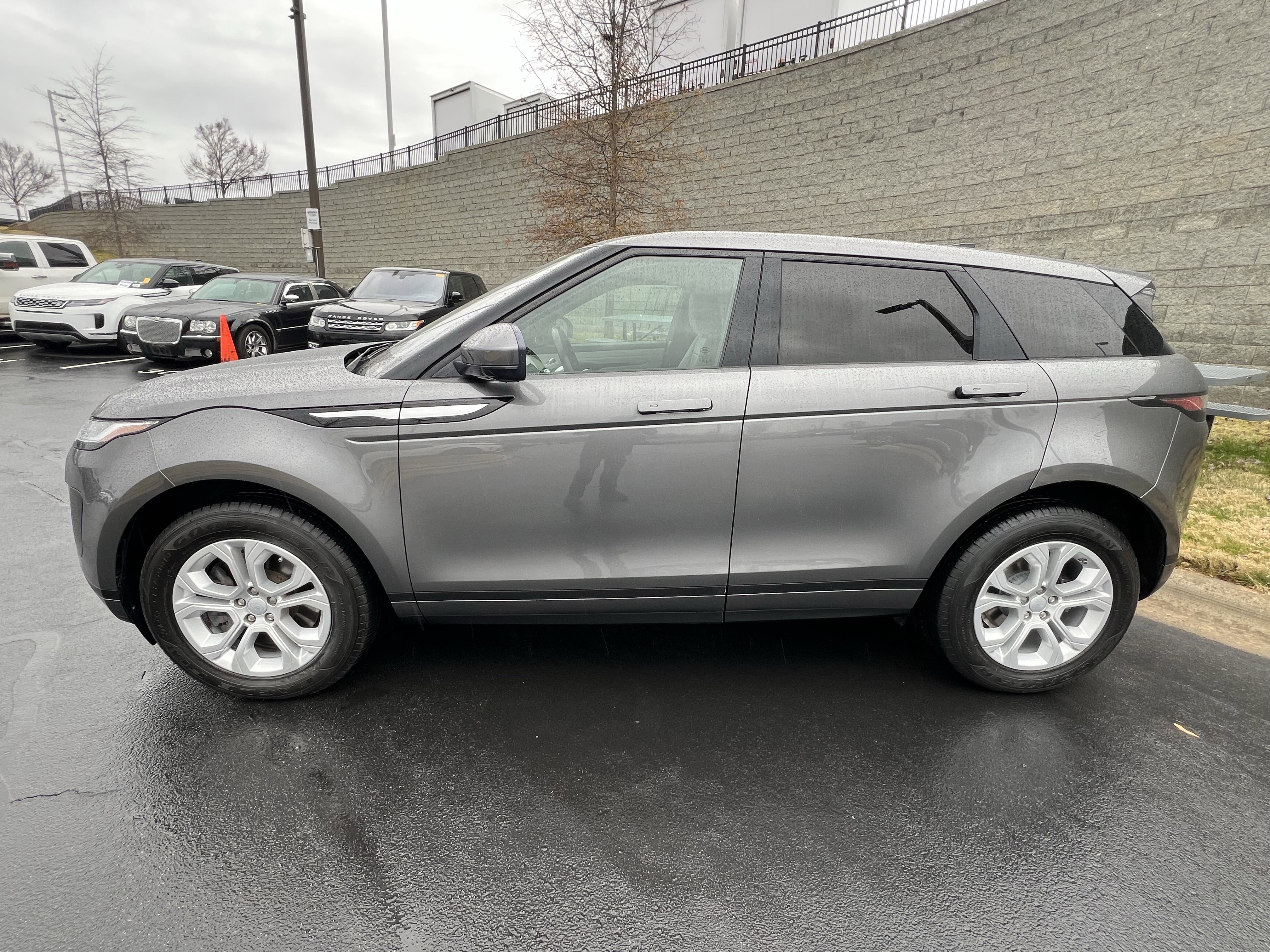 Used 2020 Land Rover Range Rover Evoque S image 4