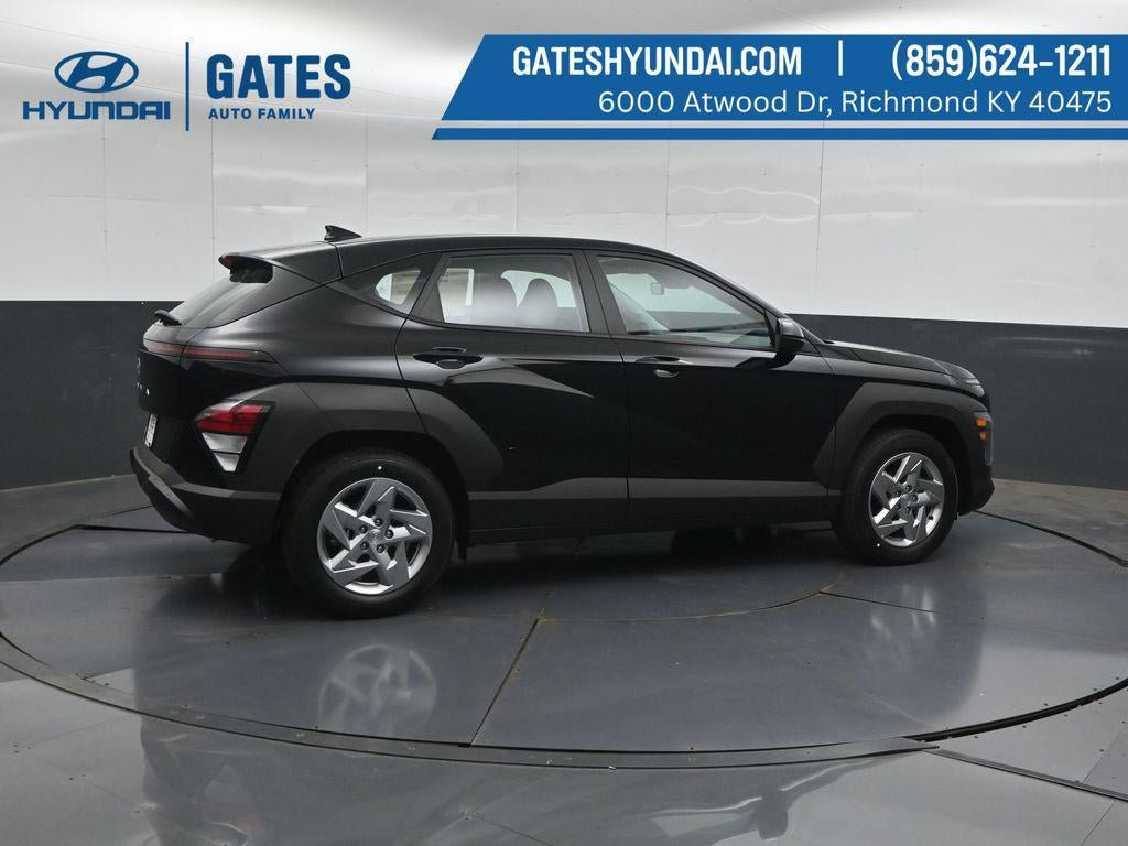 New 2027 Hyundai Kona SE FWD image 2