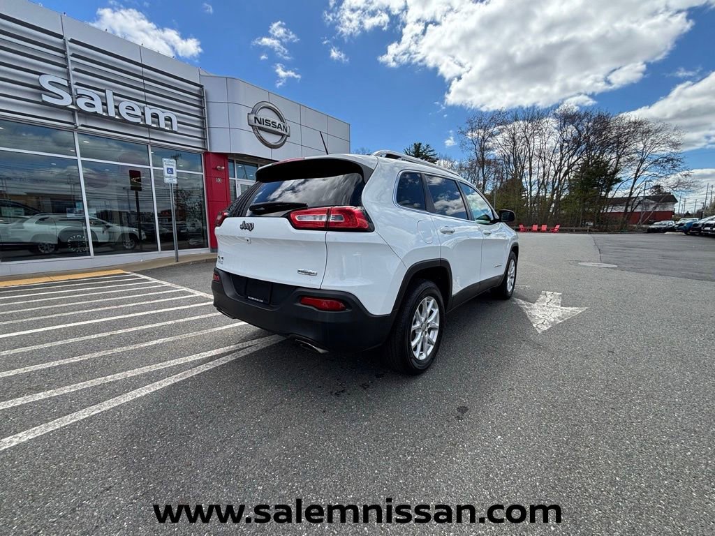 Used 2017 Jeep Cherokee Latitude w/ Cold Weather Group AWD/4WD image 18