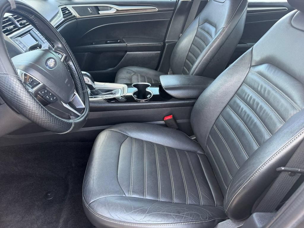 Used 2015 Ford Fusion SE w/ Equipment Group 202A FWD image 10