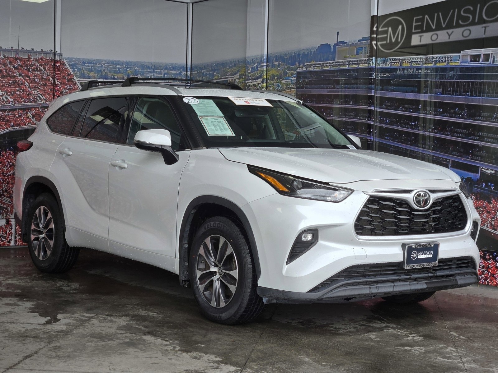 Certified 2022 Toyota Highlander XLE image 1