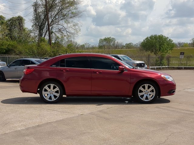 Used 2012 Chrysler 200 Touring FWD image 4