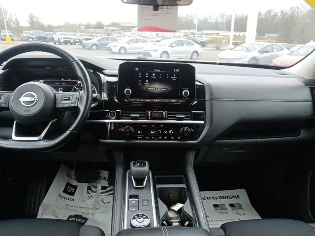 Used 2024 Nissan Pathfinder SV image 25