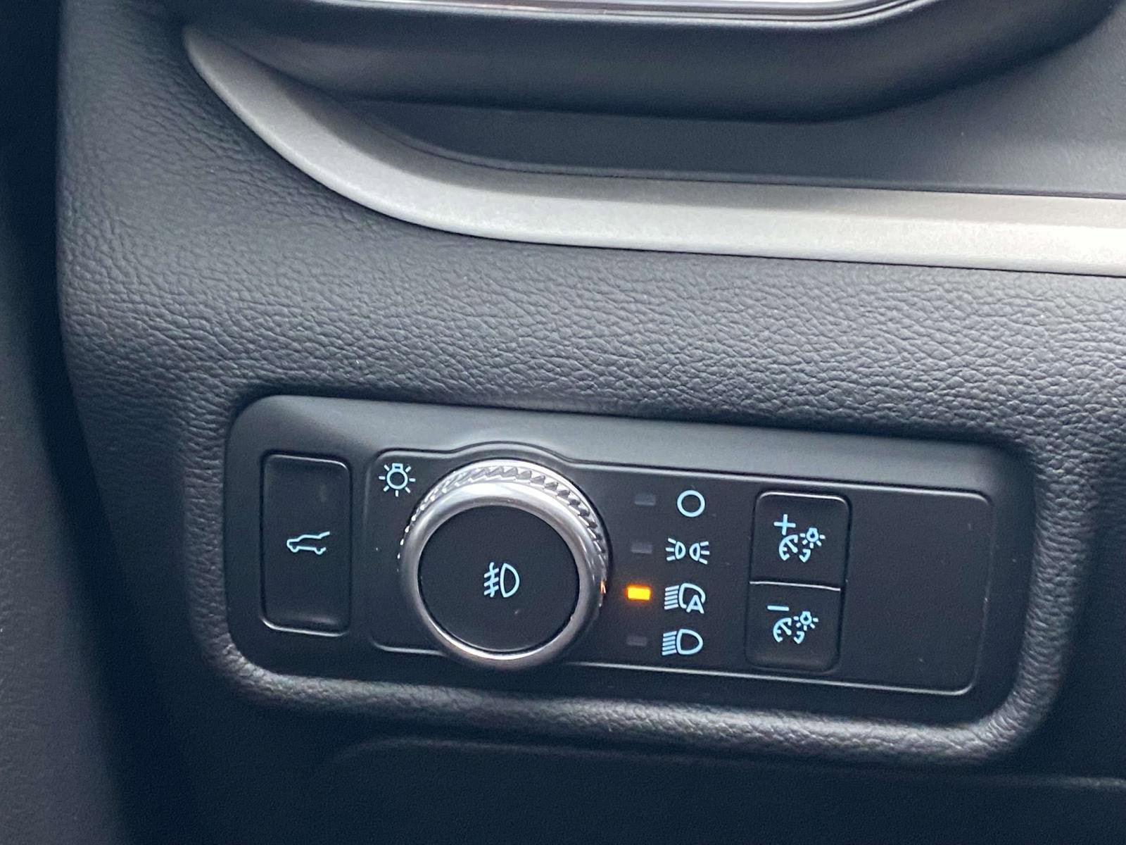 Used 2021 Ford Explorer XLT w/ Equipment Group 202A image 31