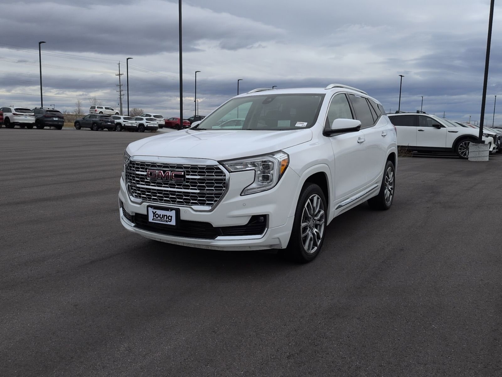 Used 2024 GMC Terrain Denali image 3