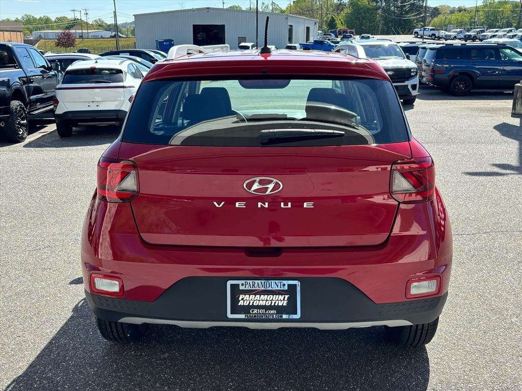 Used 2023 Hyundai Venue FWD image 25