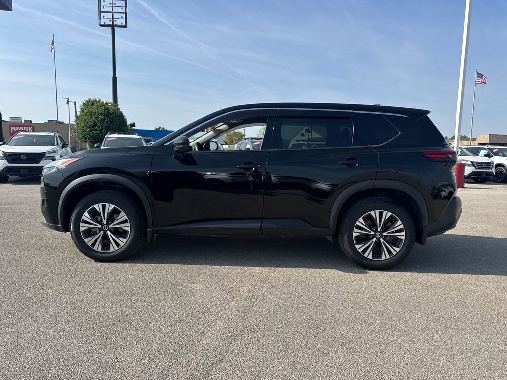 Used 2021 Nissan Rogue SV image 3