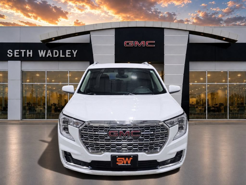Used 2024 GMC Terrain Denali AWD/4WD image 2