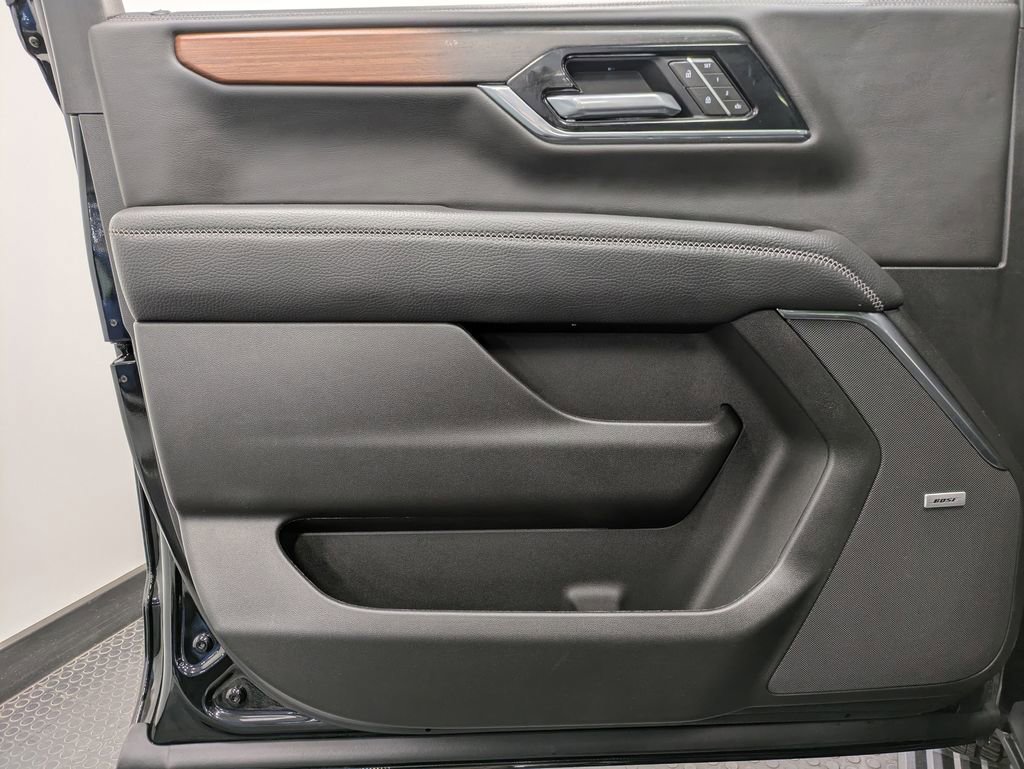 Used 2026 GMC Yukon XL Denali w/ Sun & Power Step Package image 8