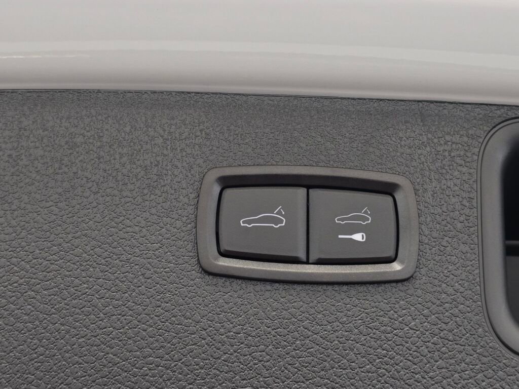 Certified 2024 Porsche Macan image 24