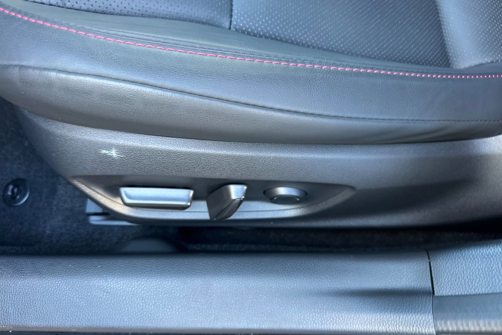 Used 2025 Toyota Prius Plug-In Hybrid image 14