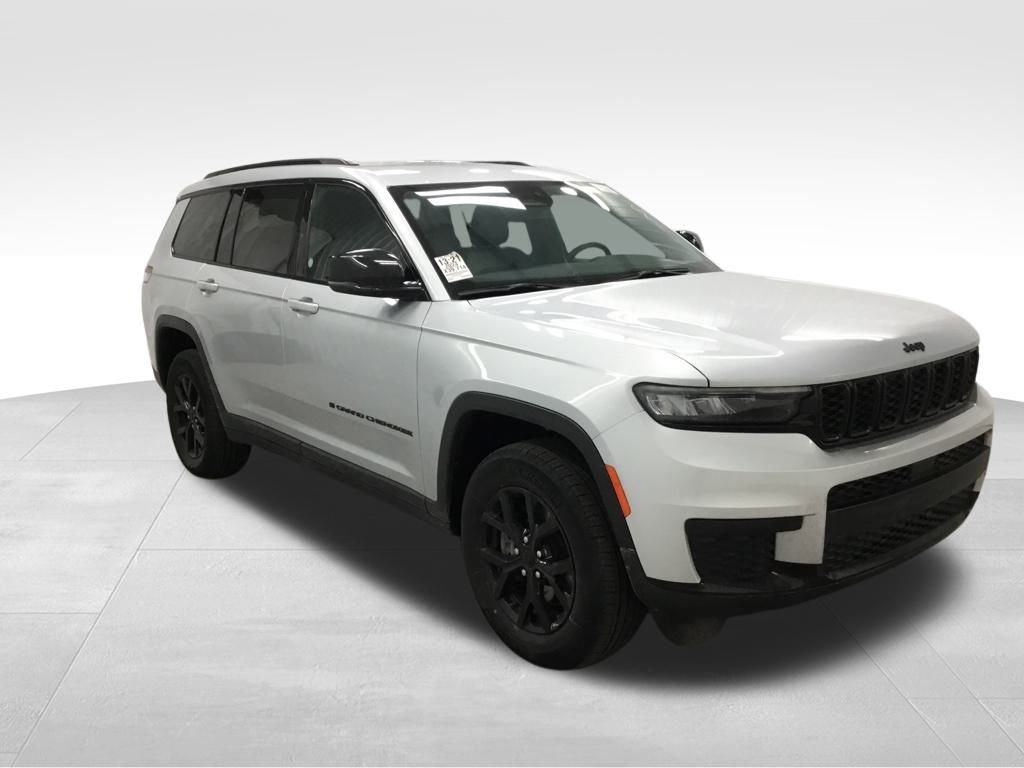 Used 2024 Jeep Grand Cherokee L Laredo image 4