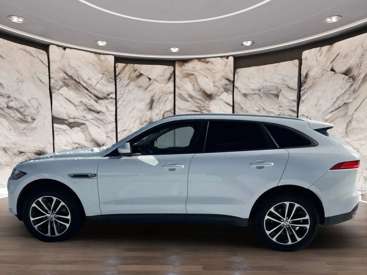 Used 2018 Jaguar F-PACE Premium image 6