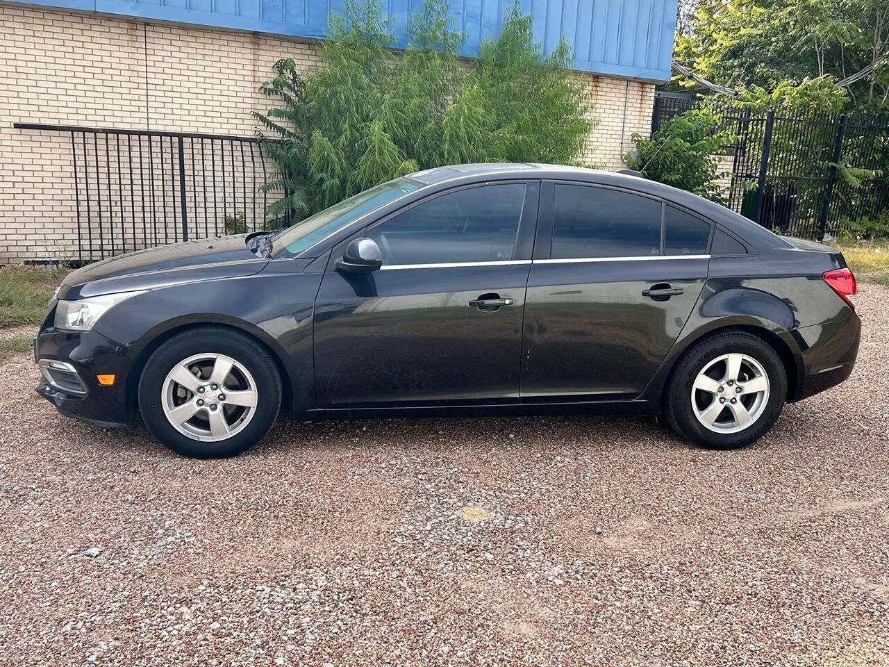 Used 2016 Chevrolet Cruze LT w/ Sun And Sound Package FWD image 10