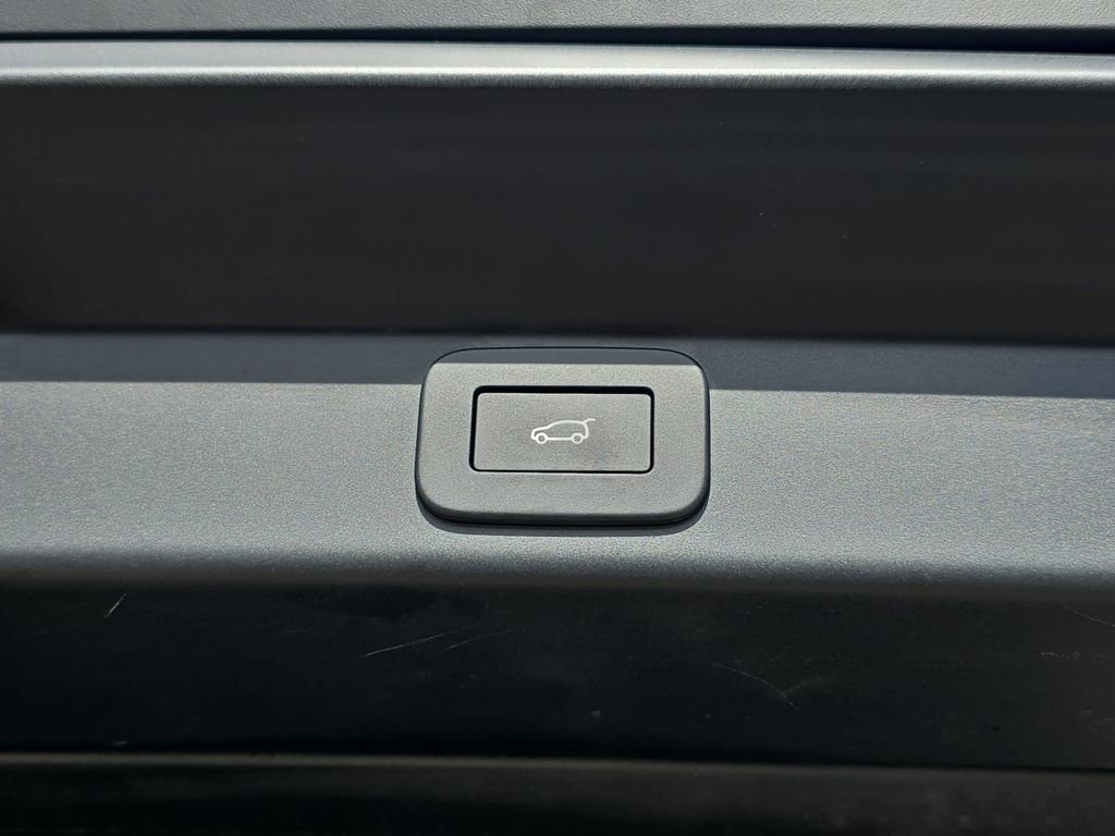 Certified 2025 Land Rover Range Rover Sport AWD/4WD image 13