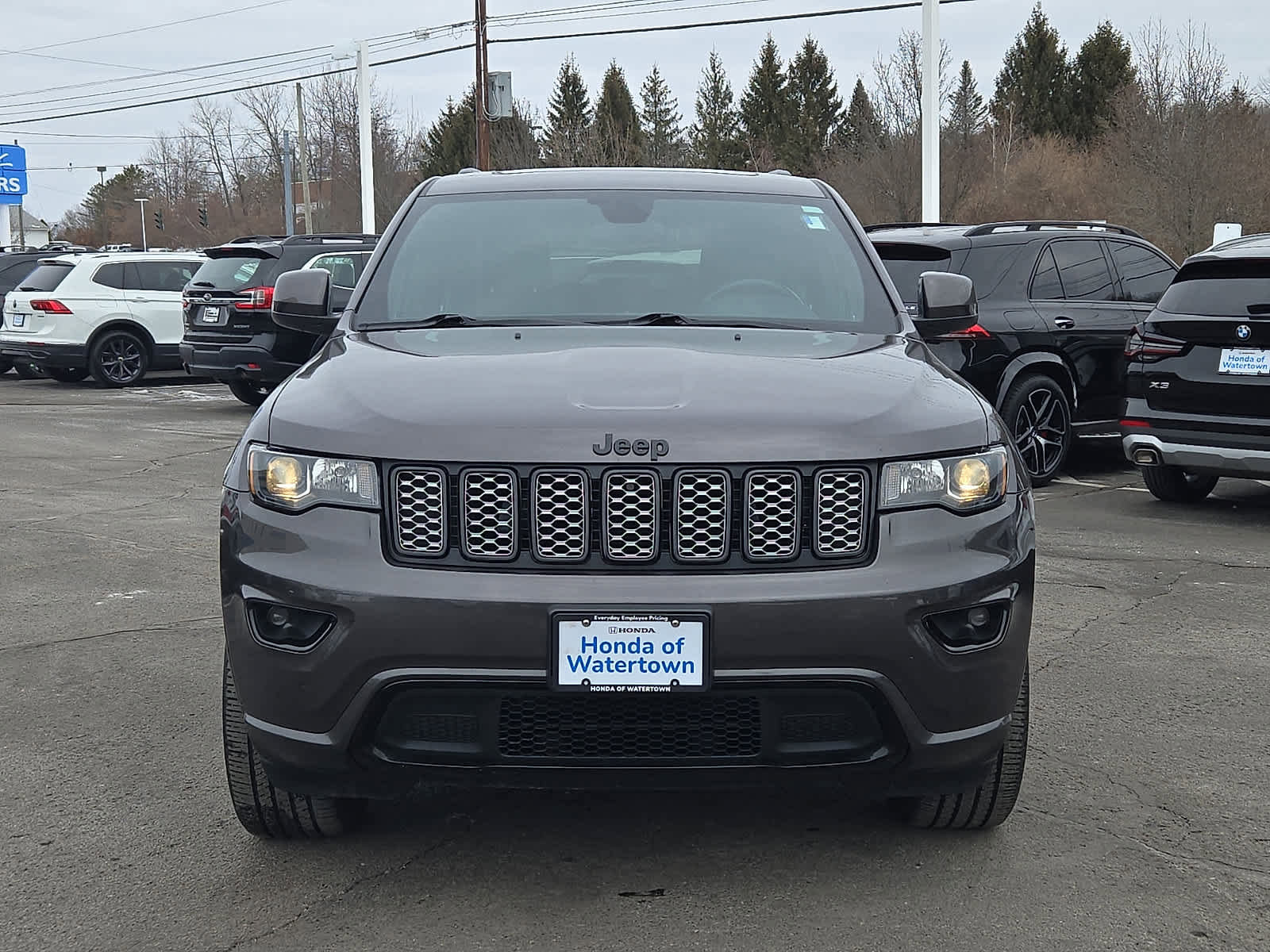 Used 2021 Jeep Grand Cherokee Laredo X image 2