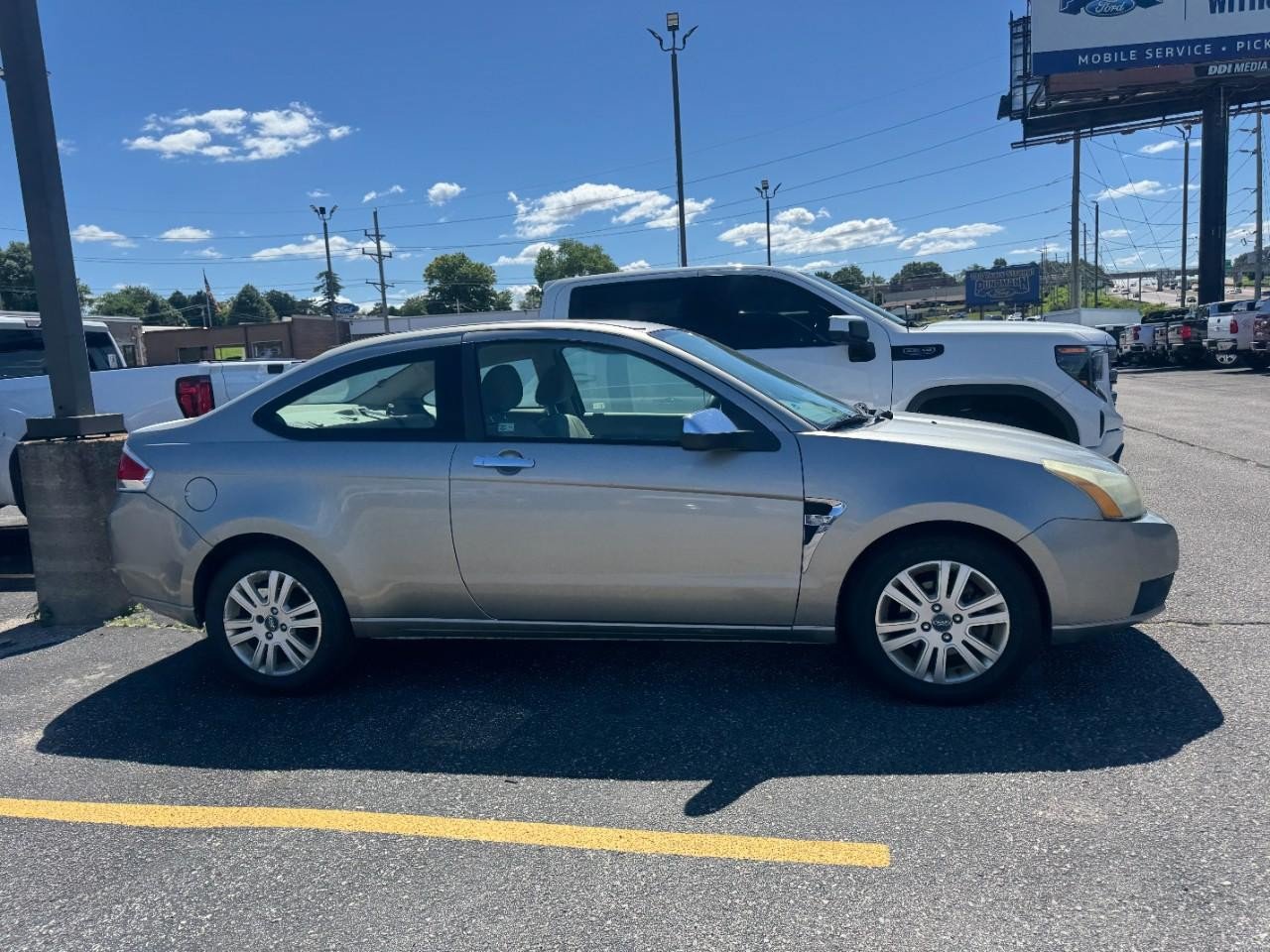 Used 2008 Ford Focus SE FWD image 3