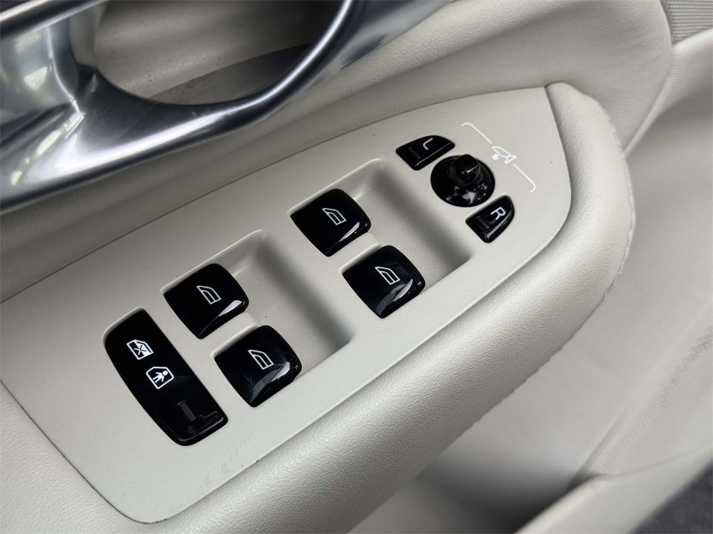Certified 2024 Volvo XC90 B5 Core w/ Protection Package Premier image 15