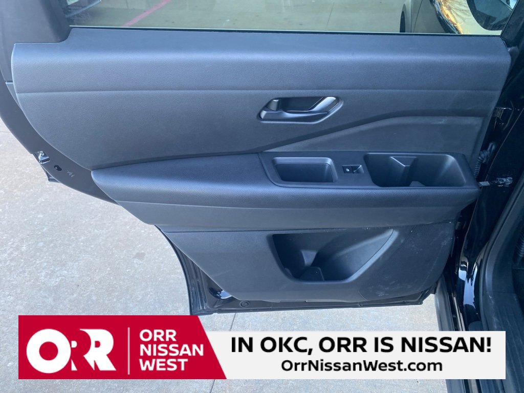 Used 2024 Nissan Pathfinder S image 14