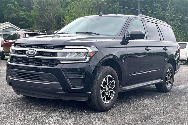 Used 2024 Ford Expedition XLT image 3