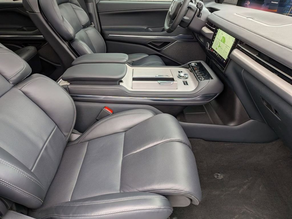 New 2025 Lincoln Navigator Reserve w/ Jet Appearance Package image 30