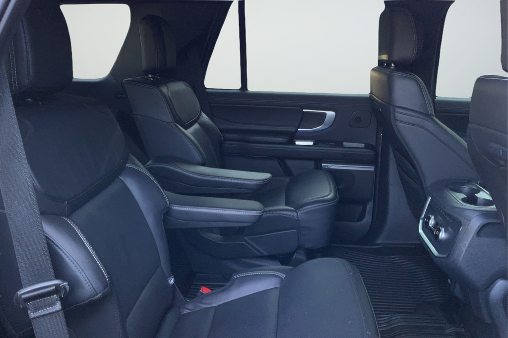 Used 2025 Ford Expedition Platinum w/ Stealth Performance Package AWD/4WD image 21