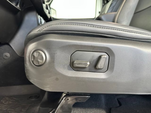 Used 2025 Jeep Wrangler Unlimited Sahara AWD/4WD image 23