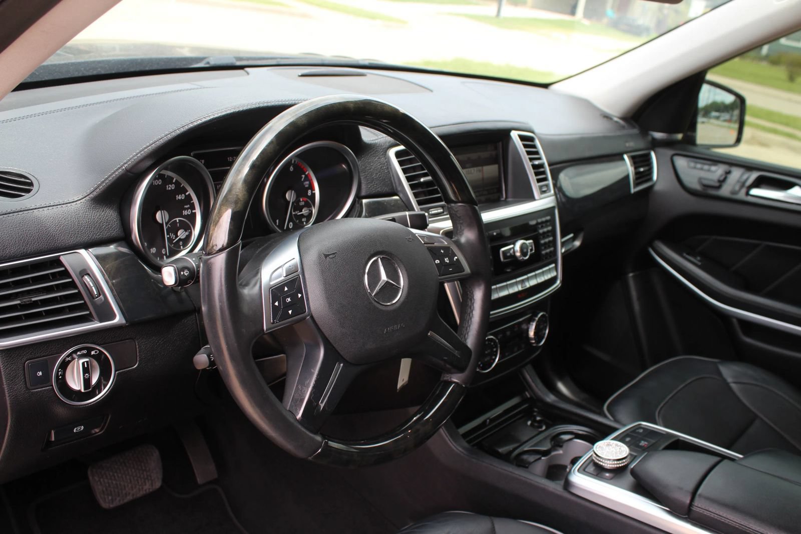 Used 2014 Mercedes-Benz GL 550 4MATIC w/ Driver Assistance Package image 19