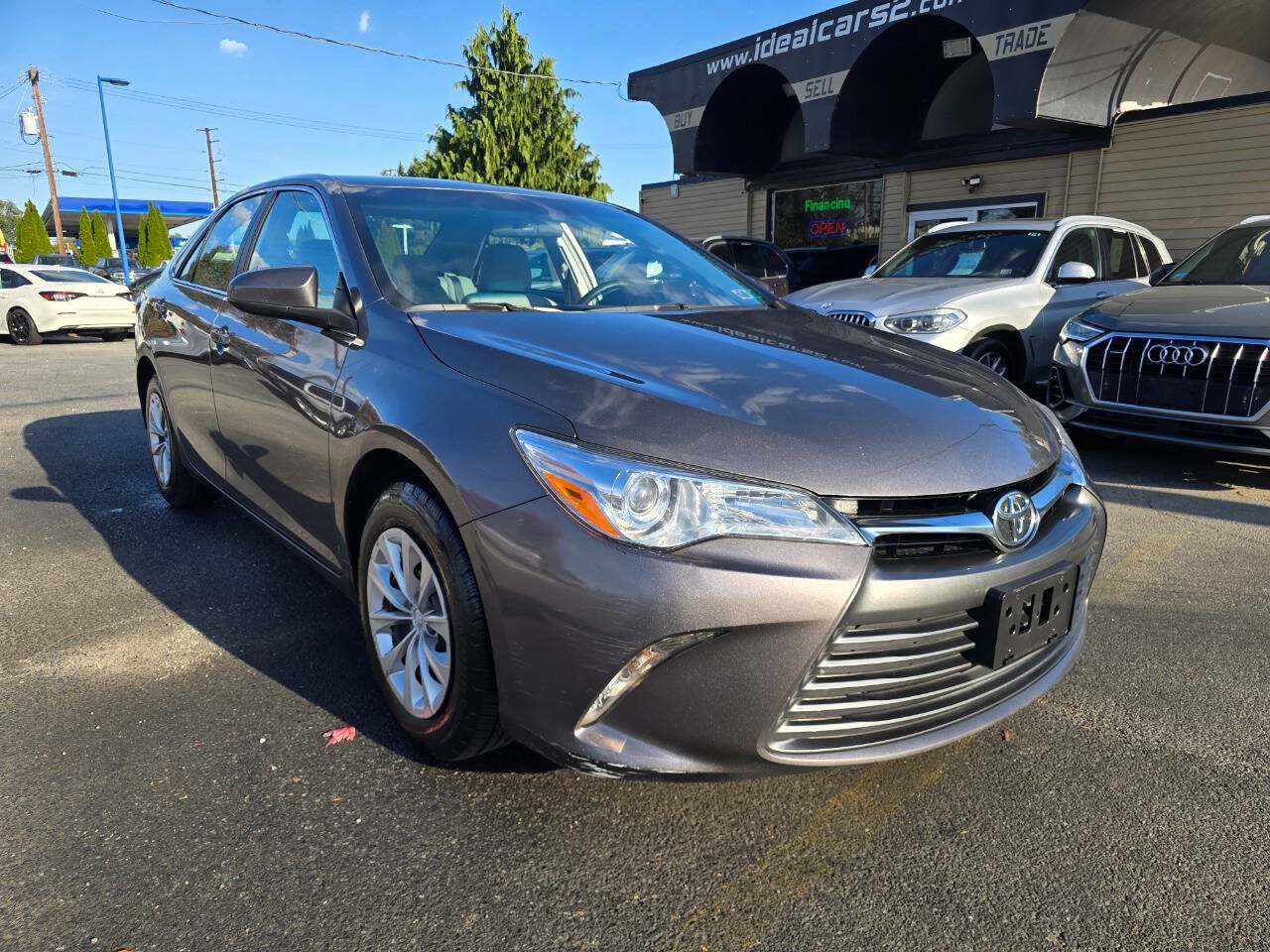 Used 2016 Toyota Camry LE FWD image 1