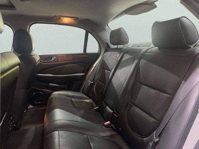 Used 2008 Jaguar XJ8 image 28