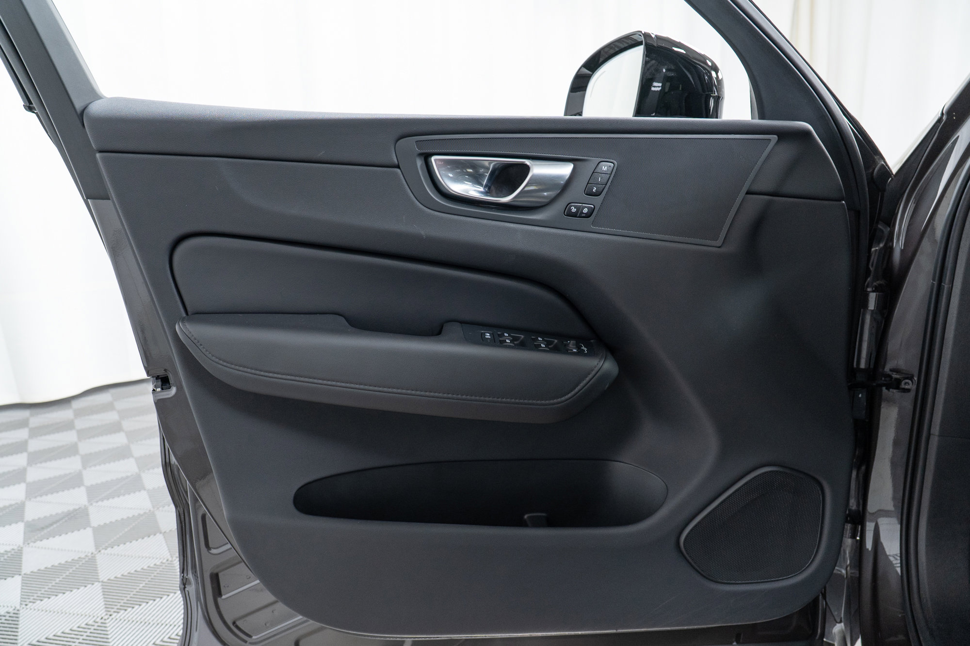 Used 2025 Volvo XC60 T8 Plus w/ Climate Package image 11