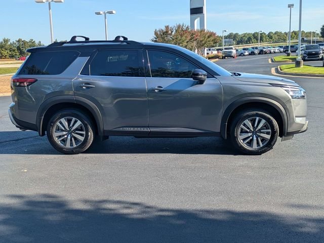 Used 2024 Nissan Pathfinder SL FWD image 3