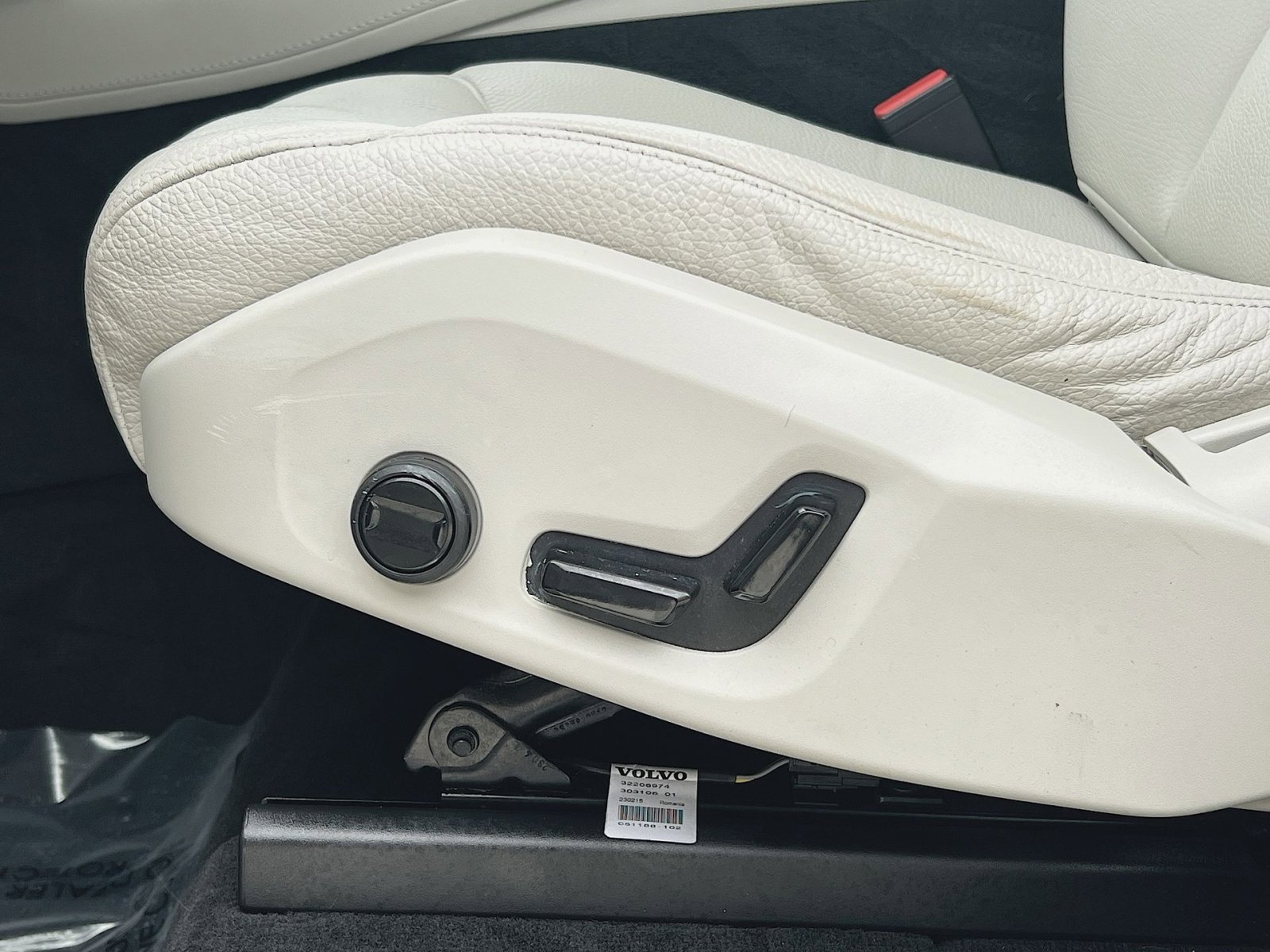 Used 2023 Volvo XC90 B5 Plus w/ Protection Package image 14