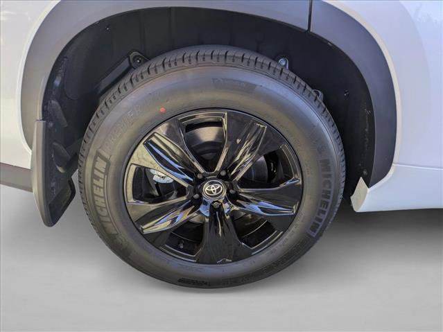 New 2025 Toyota Highlander XLE image 10