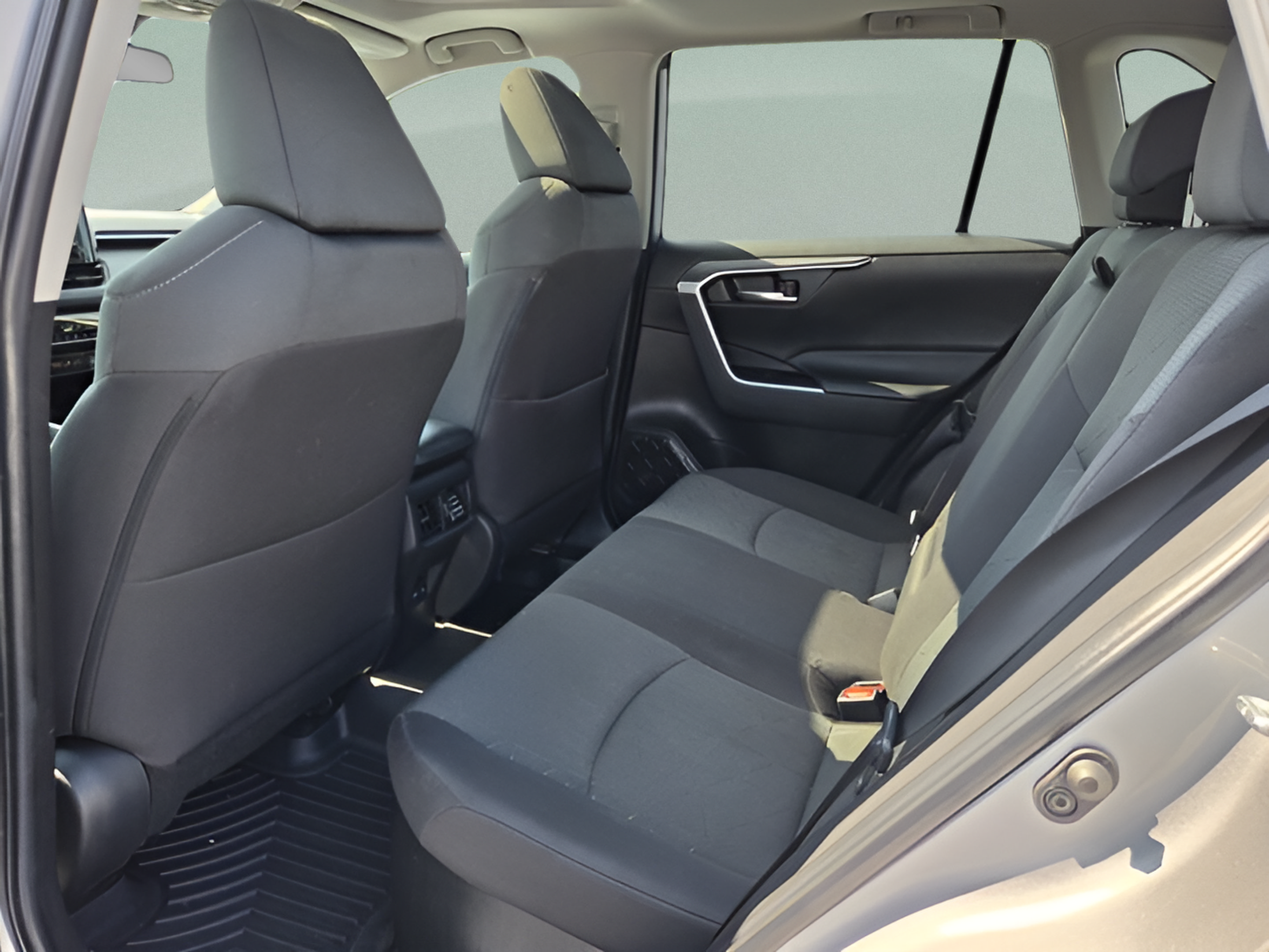Used 2022 Toyota RAV4 XLE w/ Convenience Package AWD/4WD image 11