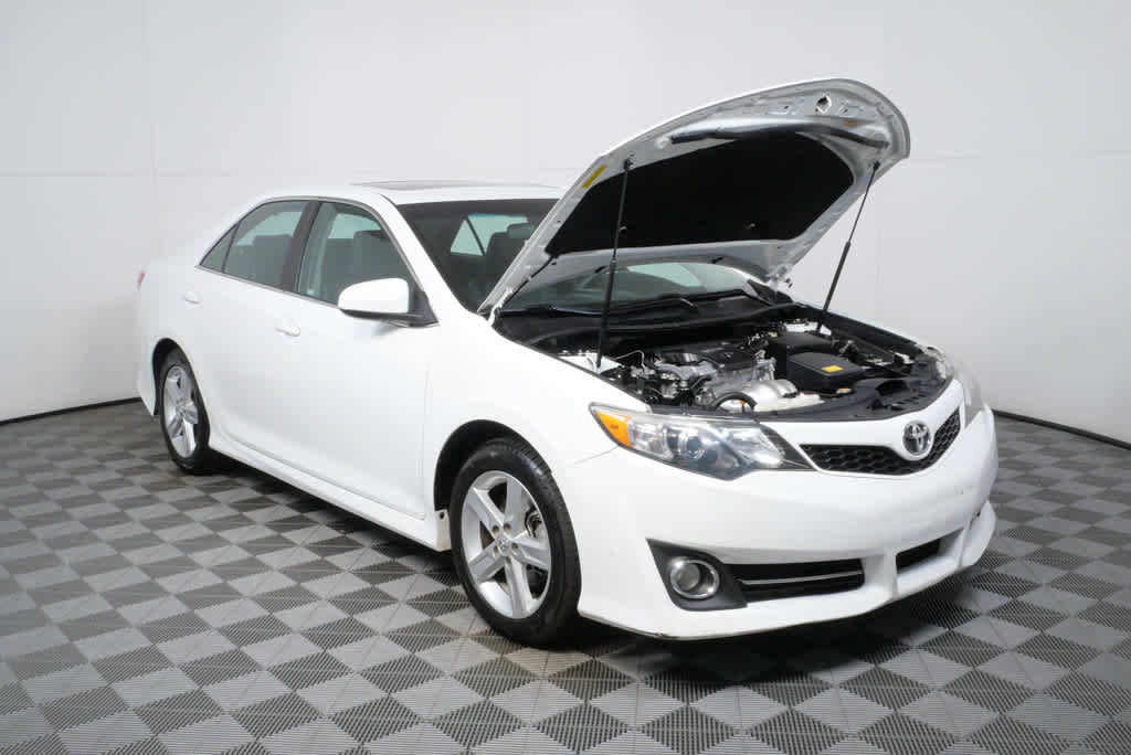 Used 2014 Toyota Camry SE w/ Leather Package image 28