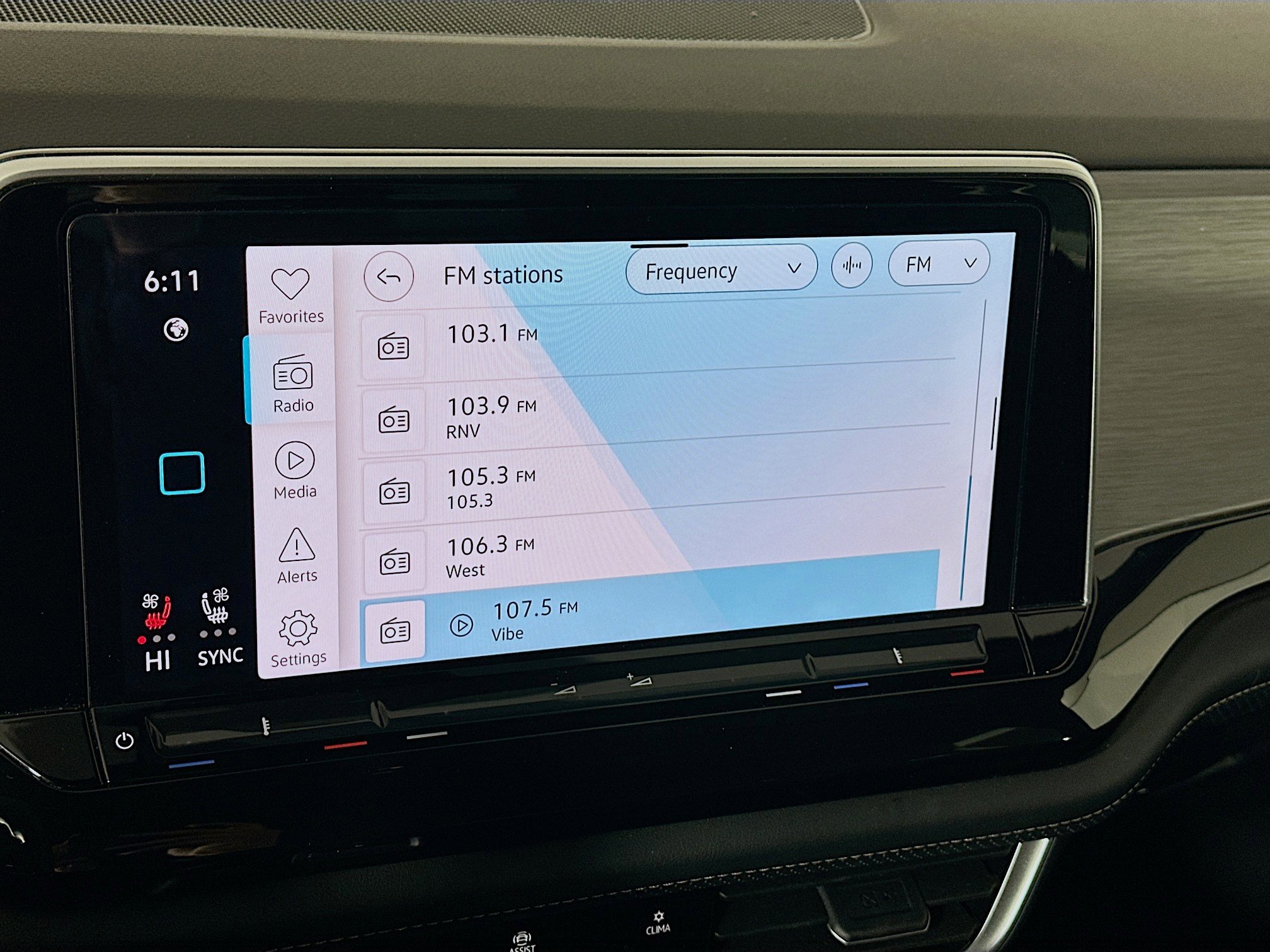 Used 2025 Volkswagen Atlas Cross Sport SE image 19