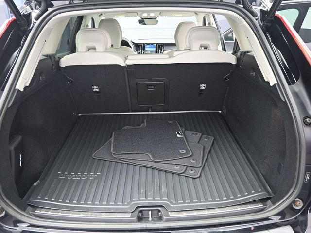 Used 2023 Volvo XC60 B5 Plus w/ Protection Package Premier image 28