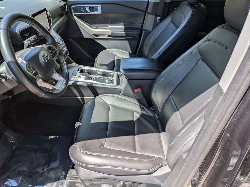 Used 2022 Ford Explorer XLT w/ Equipment Group 202A AWD/4WD image 12