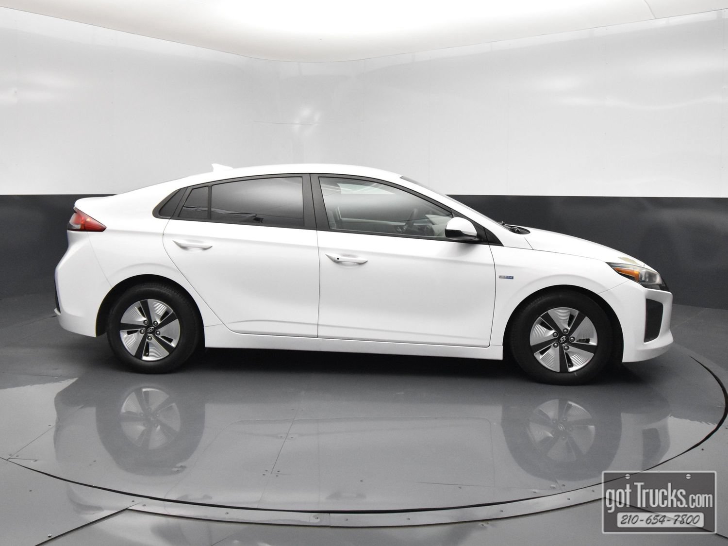 Used 2018 Hyundai Ioniq Blue FWD image 46